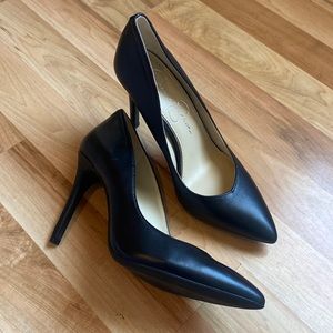 Black Pumps